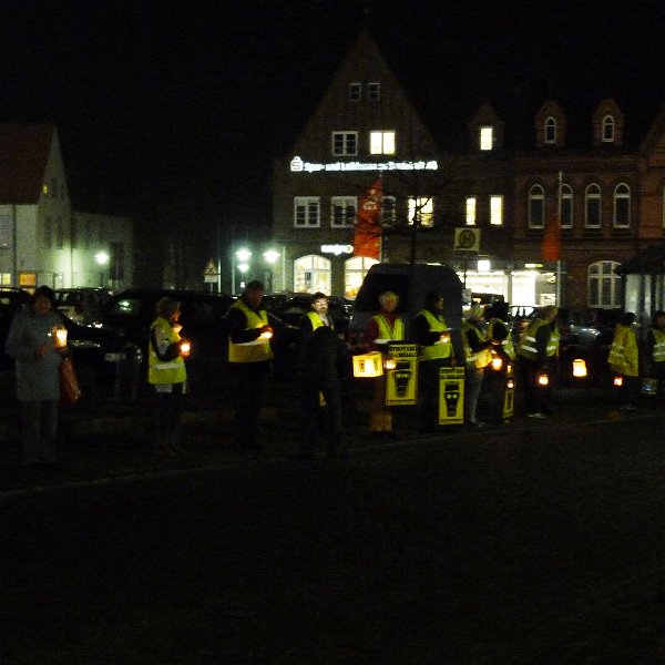 07.November 2011 0012.JPG - Mahnwache in Bredstedt am 7.11.2011 einen Abend bevor der Vermittlungsausschuss über das CCS Gesetz tagt